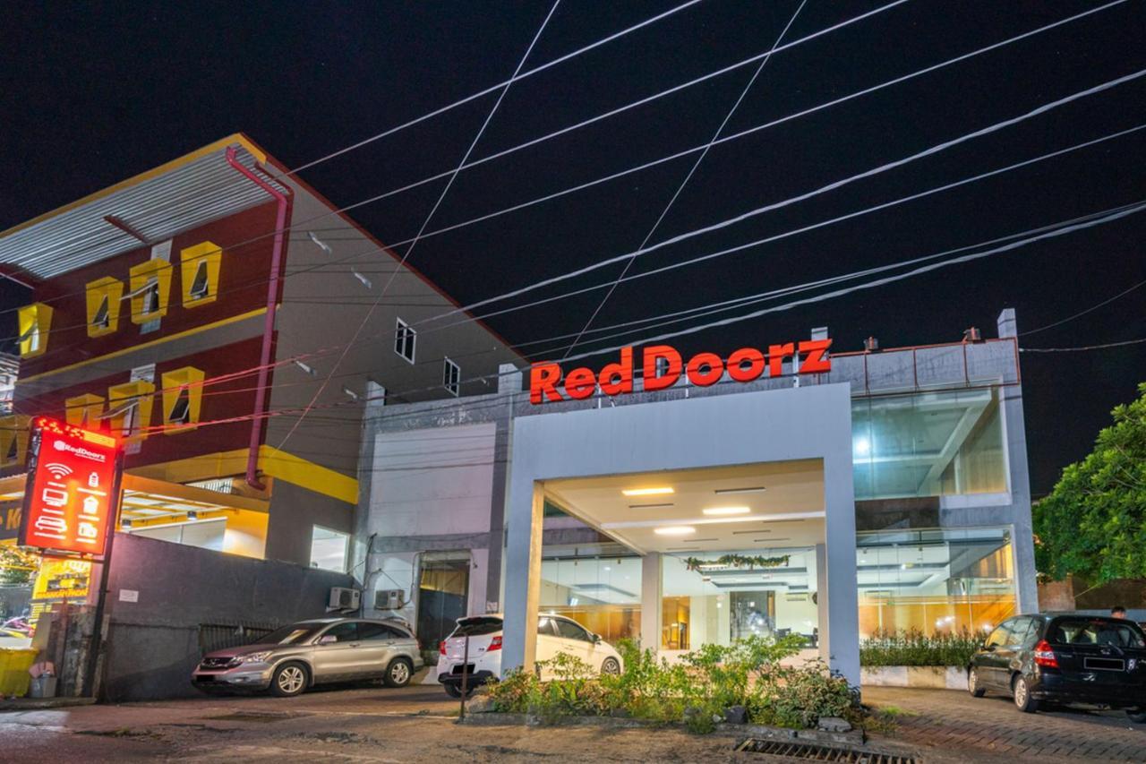 Reddoorz Near Bahu Mall Manado Malalayang Kültér fotó