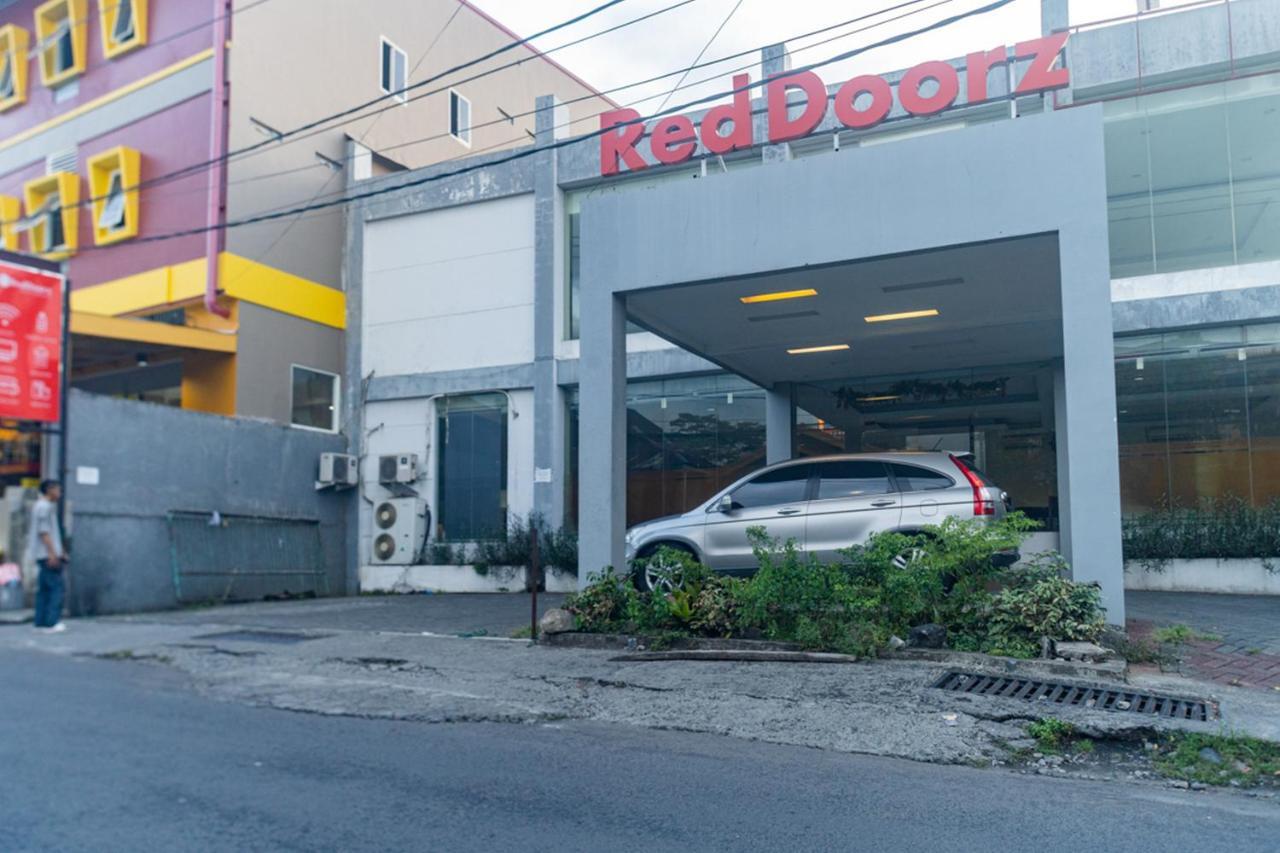 Reddoorz Near Bahu Mall Manado Malalayang Kültér fotó