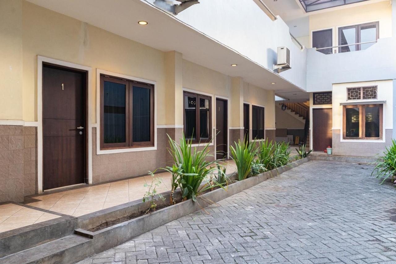 Reddoorz Near Bahu Mall Manado Malalayang Kültér fotó