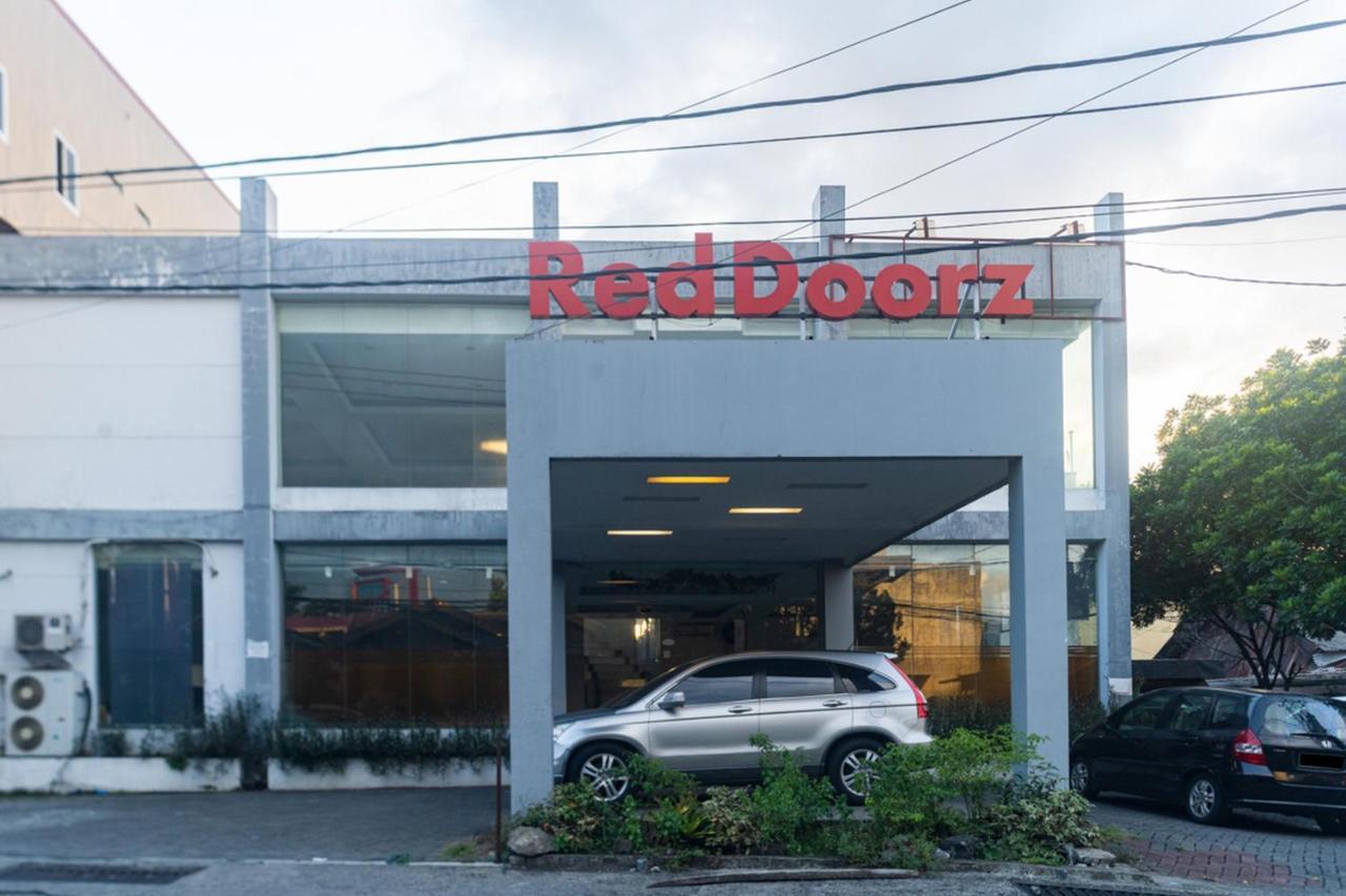 Reddoorz Near Bahu Mall Manado Malalayang Kültér fotó