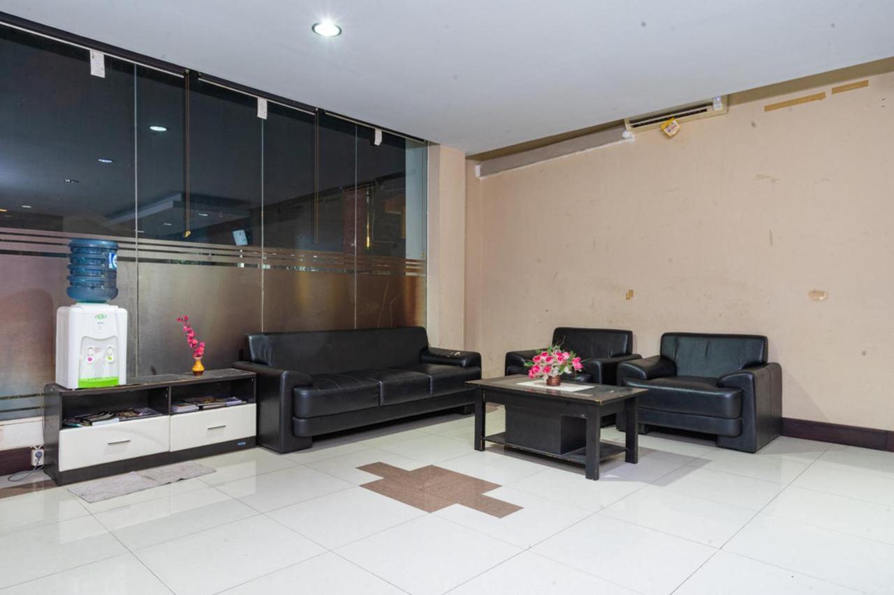 Reddoorz Near Bahu Mall Manado Malalayang Kültér fotó
