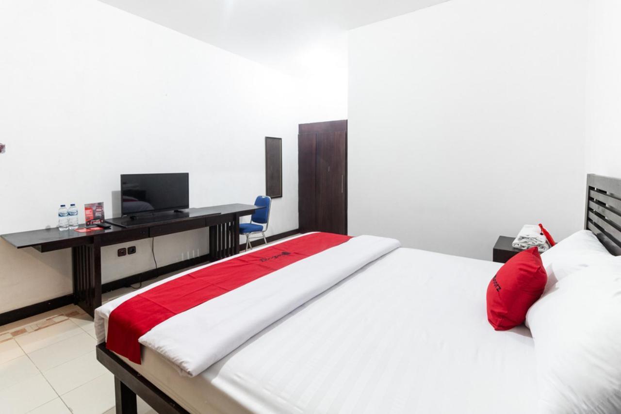 Reddoorz Near Bahu Mall Manado Malalayang Kültér fotó